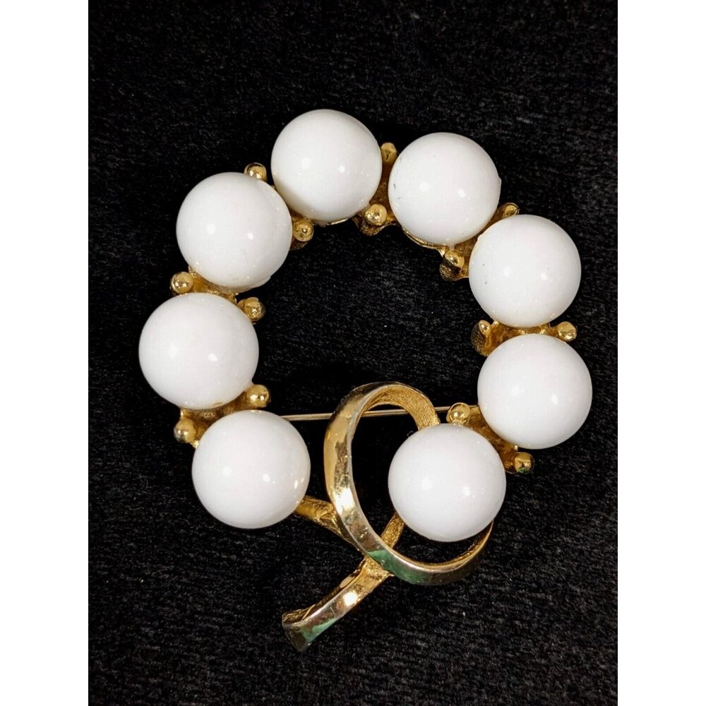 Vintage White Round Cabochon Gold Tone Wreath MOD MCM Pin Brooch